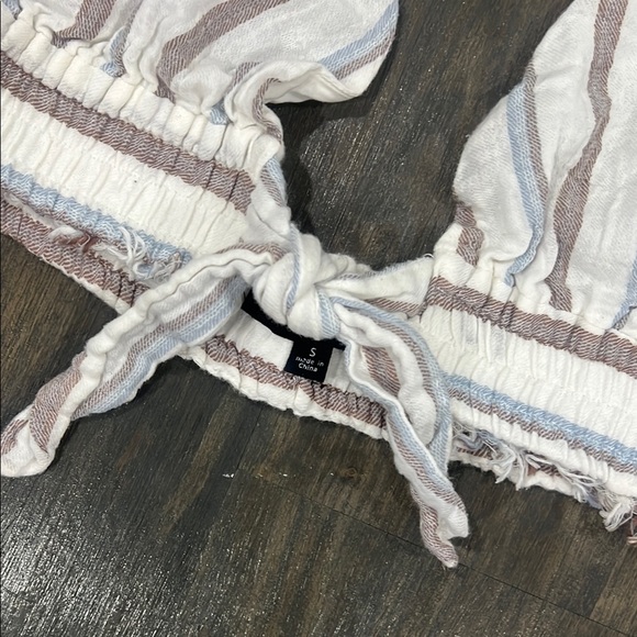 AKAIV CROPPED TOP - Picture 3 of 5